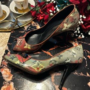 Vintage Peunrws Denim Monogram Louis Vuitton Peep Toe Heels Pumps
